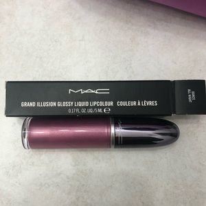 MAC Grand Illusion Glossy liquid lipcolor